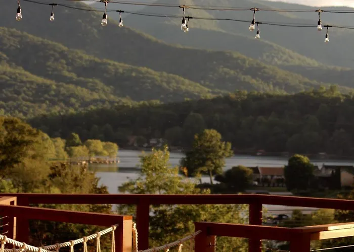 Glamping Container Treehouse By Hiawassee Glamping