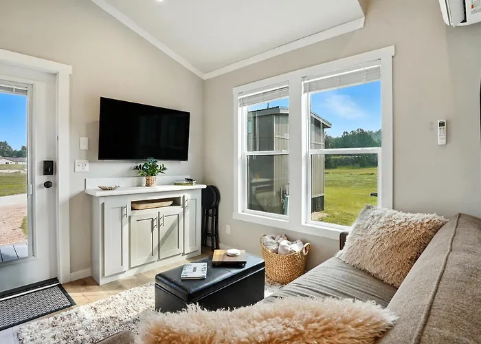 Dakota Sky- Brand New 1 Bd Cabin