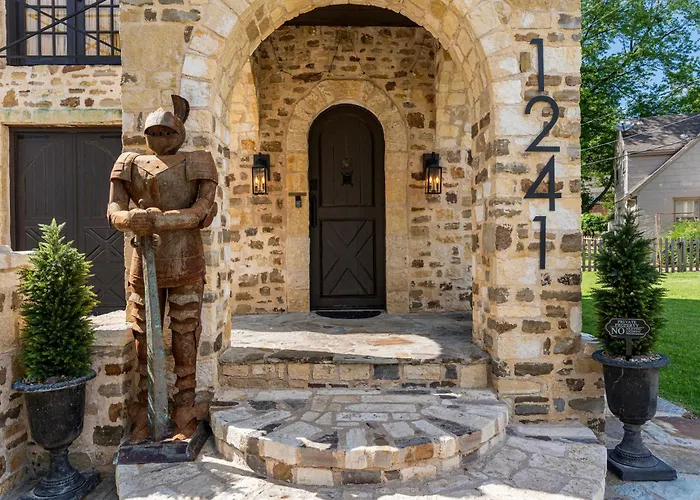 Castle Near Gathering Place Hot Tub, 3 Stories