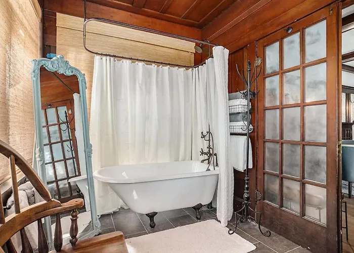 Oak Suite