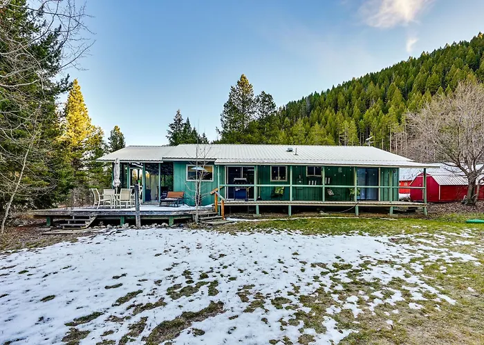 22 Mi To Lost Trail Skiing: Serene Winter Retreat