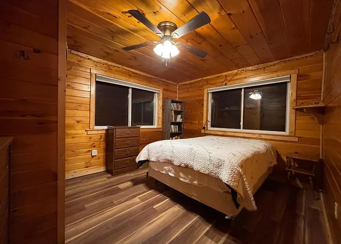 Cute 3 Bedroom Cabin On A Farm