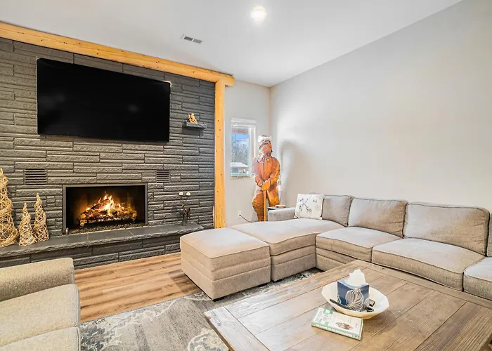 Bowling Alley! Expansive Group Getaway In Lewiston