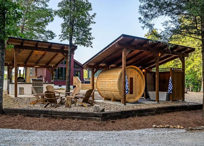 3 Cabins W/ Sauna, Hot Tubs, Pickleball, & Golf!