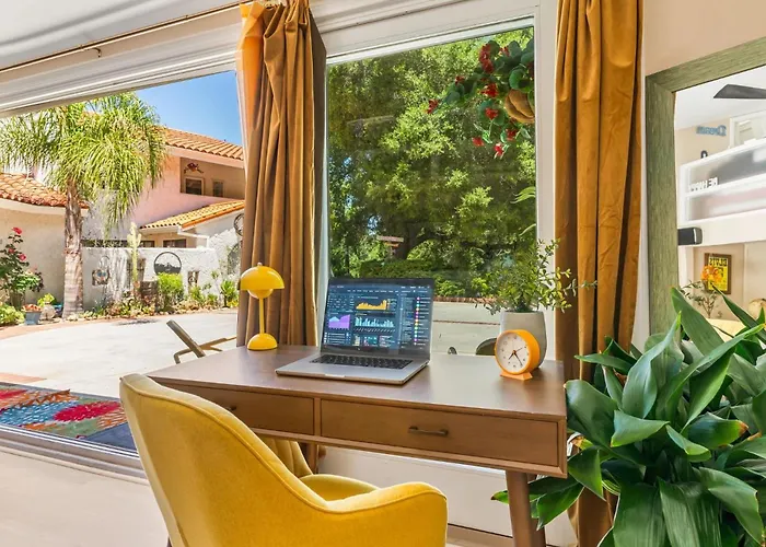 The Malibu Retreat Guest House - Salt Water Pool & Jacuzzi, Nature Oasis
