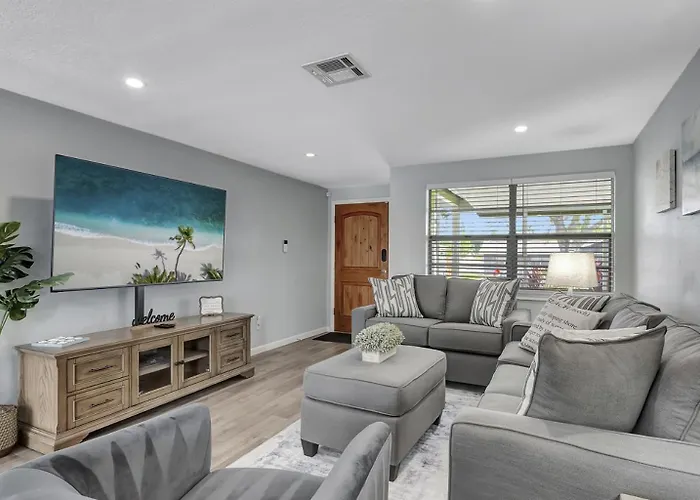 3Br Oasis Sleeps 10 Heated Pool Ping Pong!