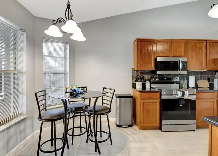 Stunning Heated Pool House For 10 In Brandon, Fl