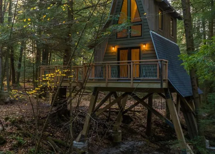 Peaceful Pines Treehouse