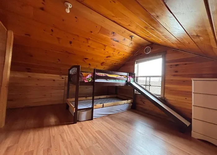 Cute 3 Bedroom Cabin On A Farm