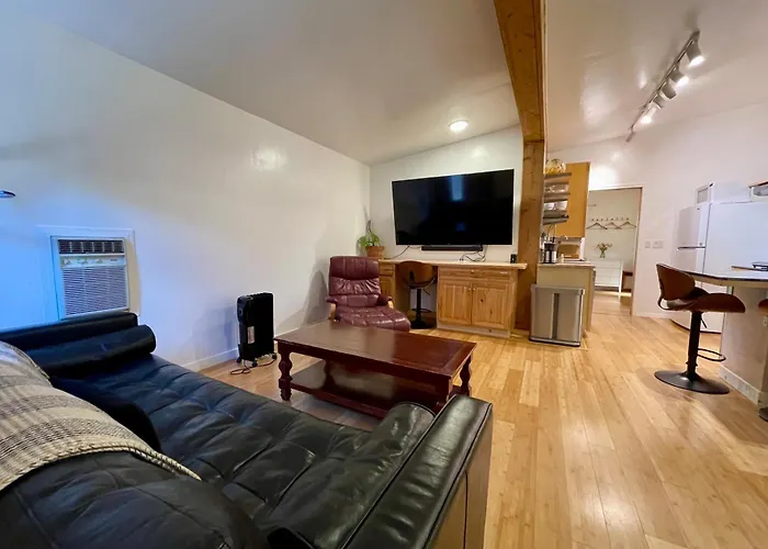 Comfy Studio Near Trails & Beaches