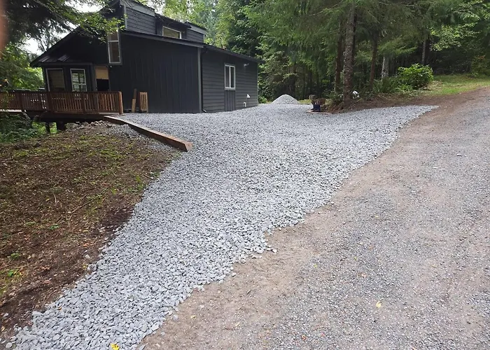 Dovetail Den - Tranquil With Hot Tub And Air Conditioning