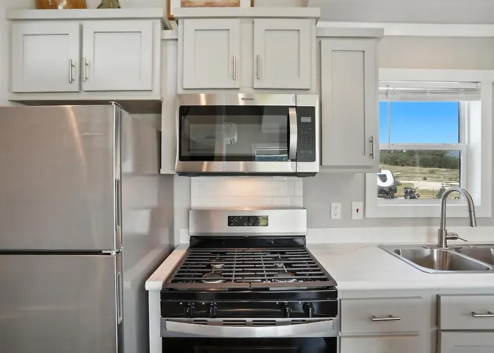 Dakota Sky- Brand New 1 Bd Cabin