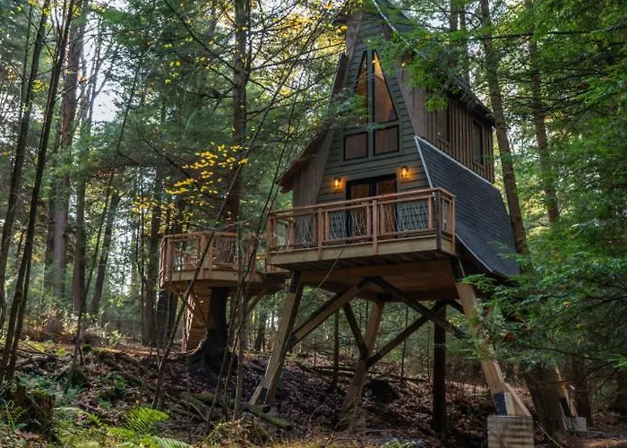 Peaceful Pines Treehouse
