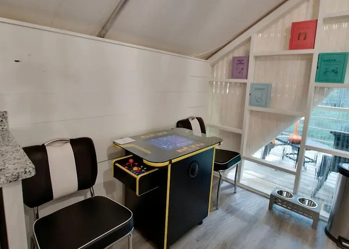 Lovely Glamping Tent With Amazing Equipped Indoor And Outdoor In Alabama