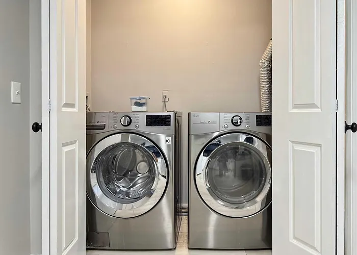New Entire Place Cozy Quiet 2B2B Townhouse Sp1267