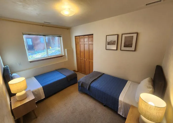 Cozy Home With Sauna 5 Bedrooms 3 Bathrooms Sleeps 12