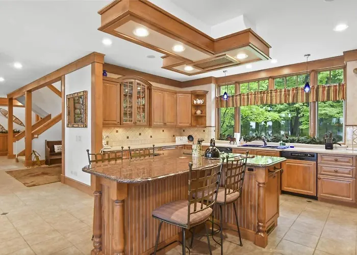 Lake Breeze Luxury Executive Retreat