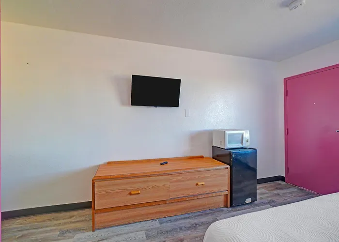 Motel 10