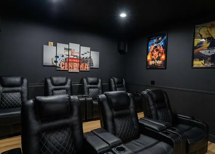 Spacious 6 Bedroom Home With A Heated Salt Water Pool, Theater & Game Room