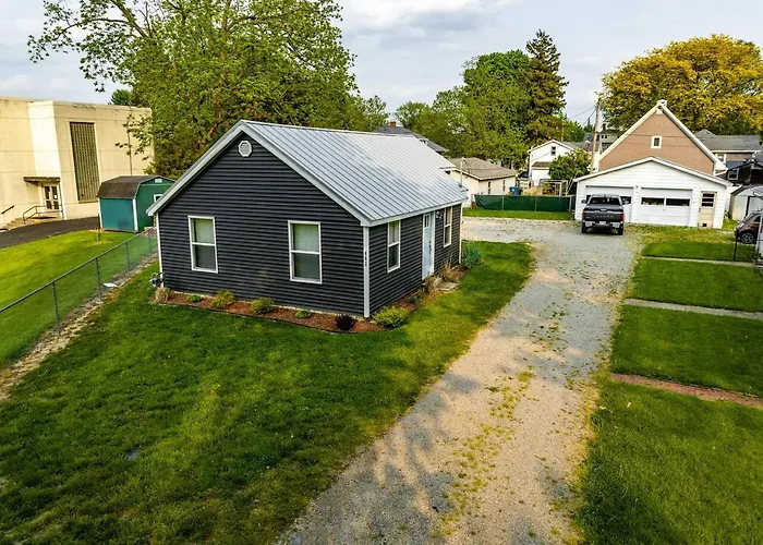 Walk To Lake Erie Renovated 2Br Huron Home Near Cedar Point & Kalahari