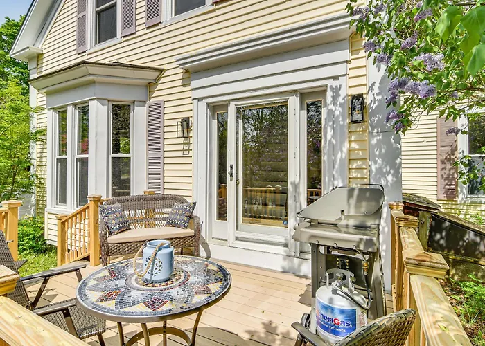 Fireside Winter Escape: Spacious Wilton Getaway