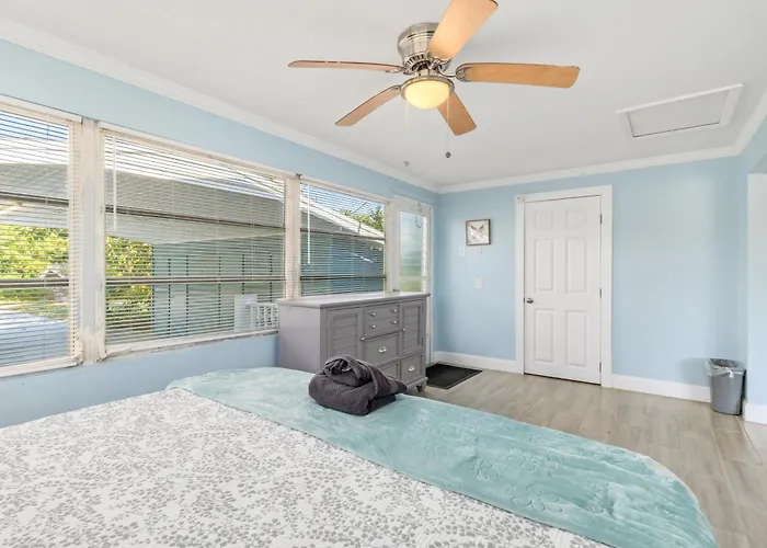 Relaxing 4 Bedroom Home With Pool