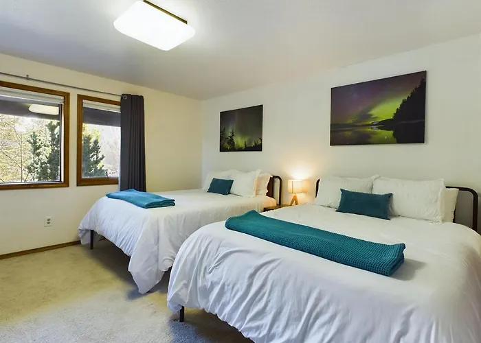 Breathtaking Ocean, Mountain & Juneau Views
