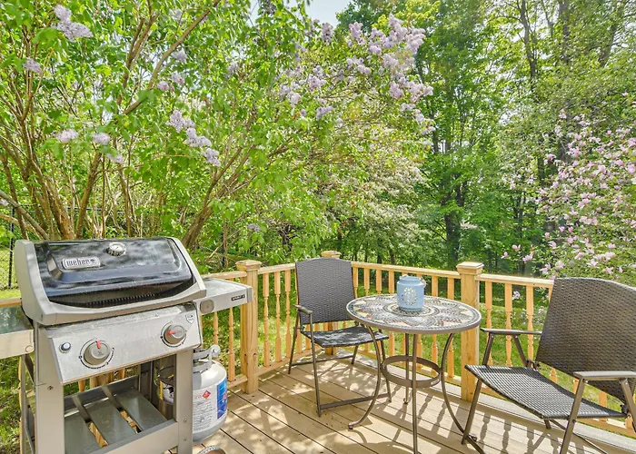 Fireside Winter Escape: Spacious Wilton Getaway