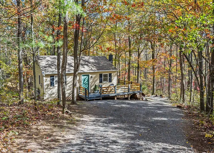 A Humble Abode -- - Pet Friendly - Fire Pit - Deck - Grill - Wood Stove - Games - Wifi - 6 Acres