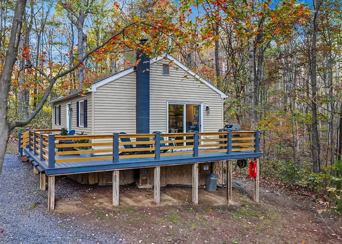 A Humble Abode -- - Pet Friendly - Fire Pit - Deck - Grill - Wood Stove - Games - Wifi - 6 Acres