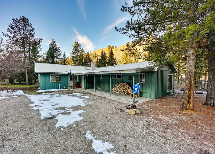 22 Mi To Lost Trail Skiing: Serene Winter Retreat
