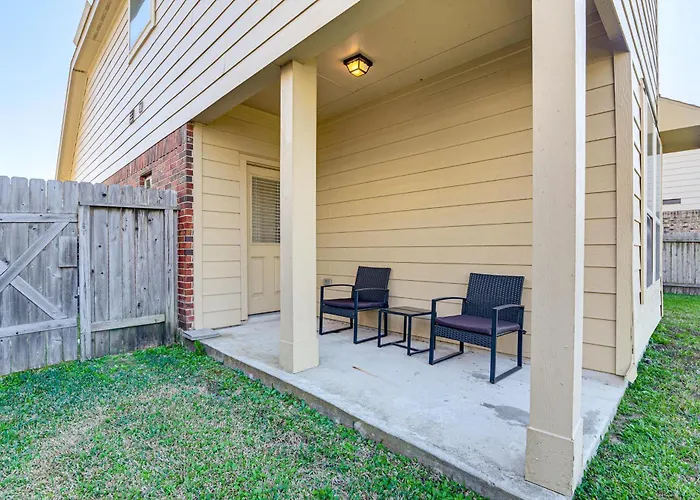 Covered Patio & Spacious Yard: Houston Area Home!