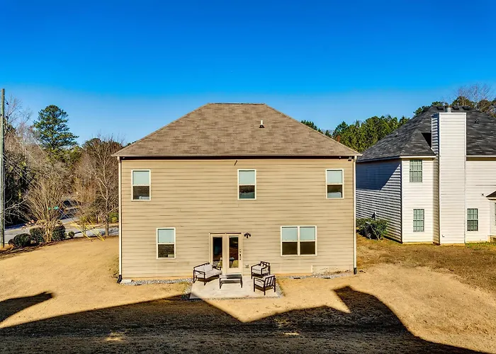 Open Plan Arcade Home With Natural Hardwoods Sleeps 10