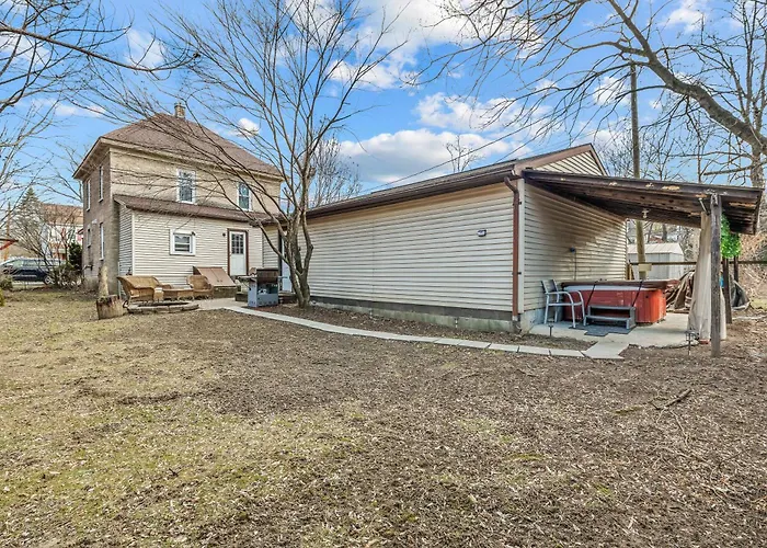 Broadway Cottage - Town, Hot Tub, Fire Pit, Grill, Wifi, Family Friendly, Pet Friendly