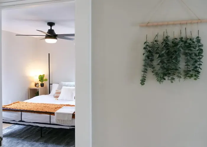 Walk To Highland Square, Sleeps 8