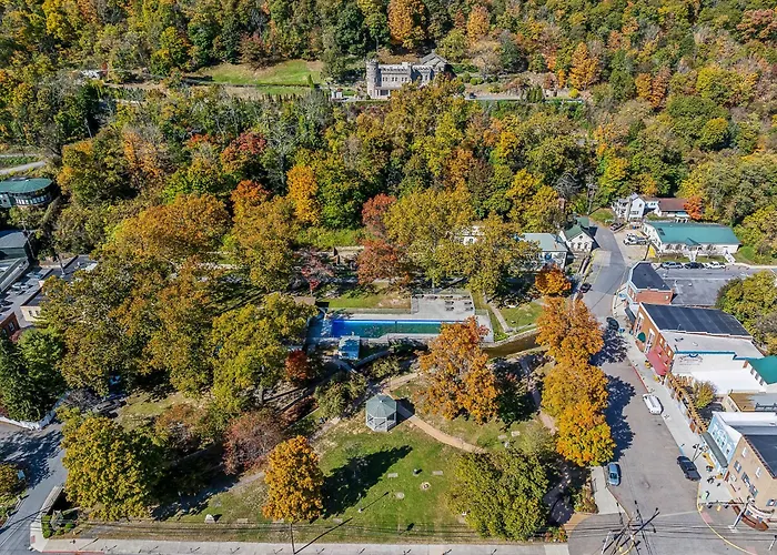 A Humble Abode -- - Pet Friendly - Fire Pit - Deck - Grill - Wood Stove - Games - Wifi - 6 Acres