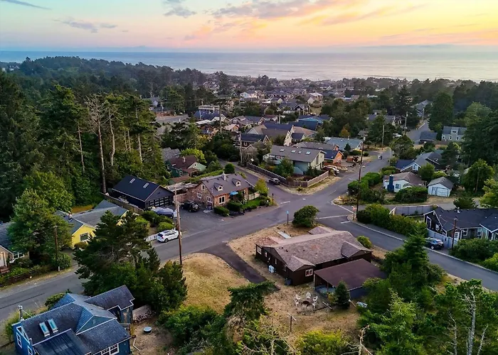 Manzanita Ave. By Avantstay
