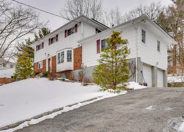 Snow Days & City Escapes: Spacious Ossining Home