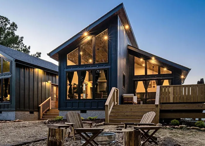 3 Cabins W/ Sauna, Hot Tubs, Pickleball, & Golf!