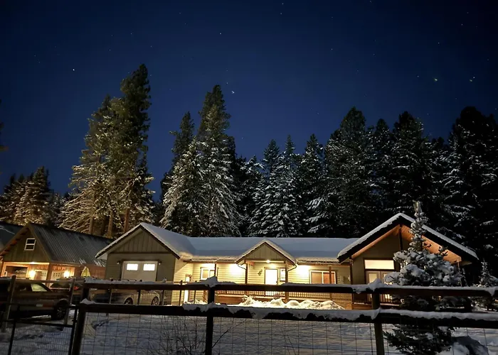 Mountain Retreat With Hot Tub, Game Room And Yard Home