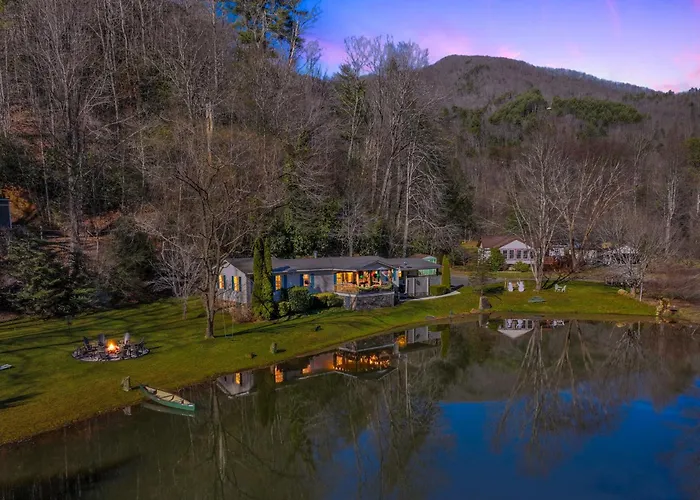 Twin Ponds Retreat-Pond Hot Tub Fire Pit Game Room Pet Friendly