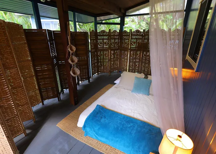 Kehena Black Sand Beach House - Ocean View Swim Spa