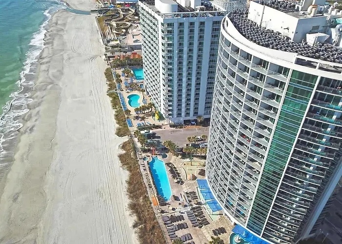 Amazing Oceanfront Condo With Pool & Balcony Views