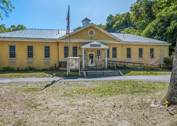 Broadway Cottage - Town, Hot Tub, Fire Pit, Grill, Wifi, Family Friendly, Pet Friendly