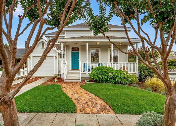 The Heart Of Sonoma Plaza, Stylish 1877 Victorian