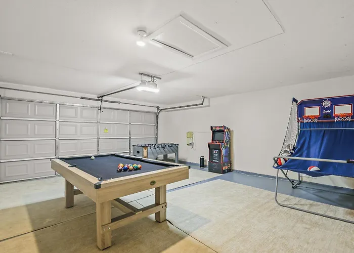 Beautiful 4Br Retreat Pool & Gameroom
