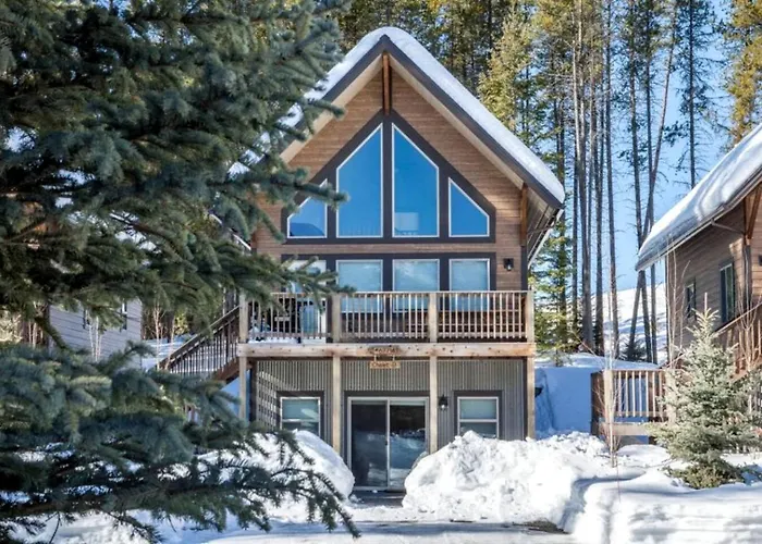 Family-Friendly Cabin Rental With Mountain Vistas Near West Glacier, Montana