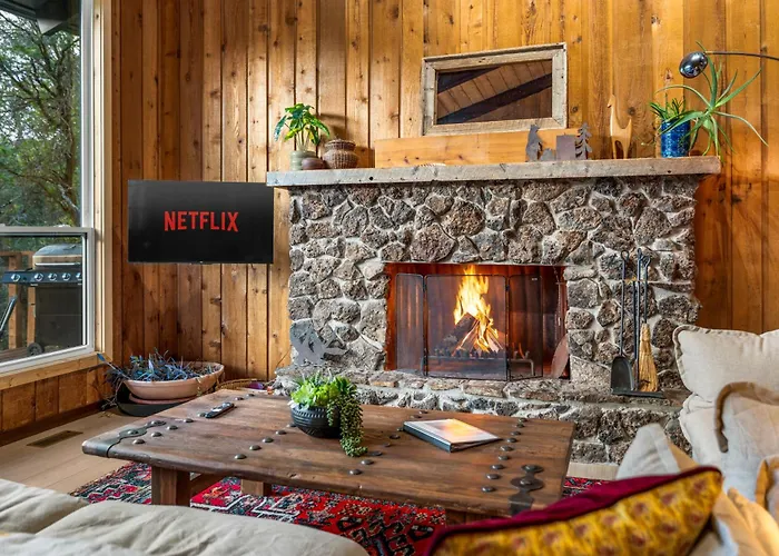 Glenwood Springs Mountain Getaway With Hot Tub And Riverfront