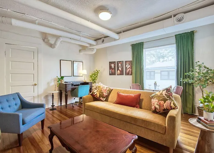Historic 1Bdrm - Parking - Walk To Restaurants & Westport!