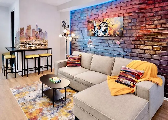 Hoboken Hideaway - Walk To Transit - 15 Mins To Nyc - Sleeps 6 Comfortably